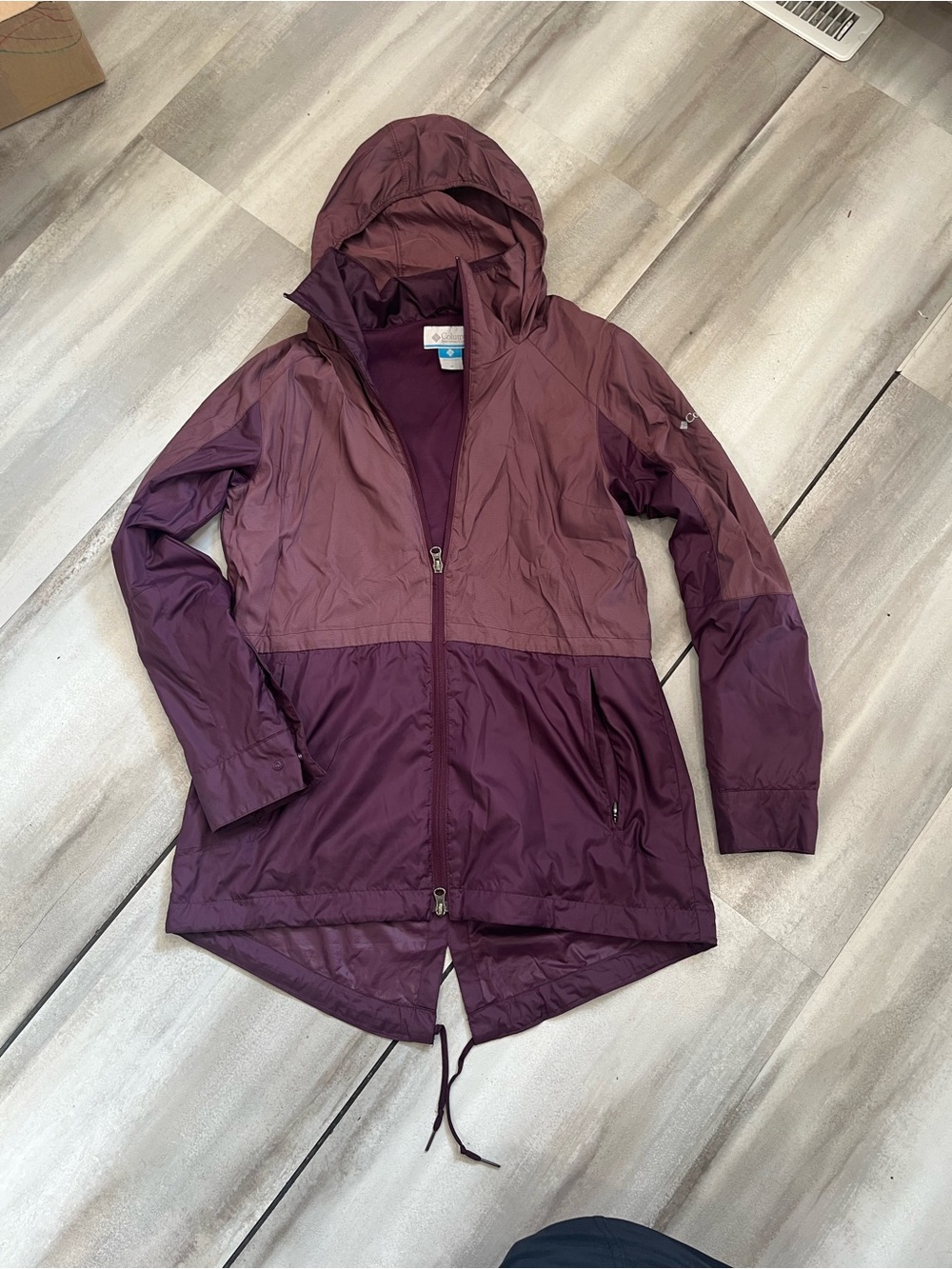 Columbia Isabella Lake Long Lined Windbreaker Jacket Burgundy Women’s